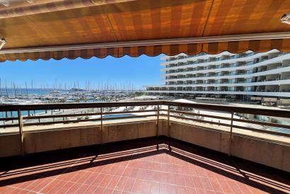 Apartamento amueblado  con terraza, 2 dormitorios, 2 baños con vistas Paseo Marítimo, Palma.