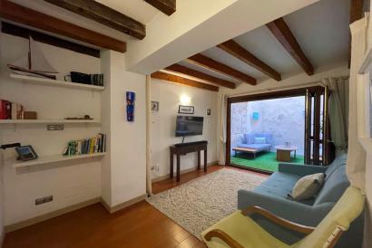 Elegant two bedroom flat with terrace in La Lonja, historic centre of Palma.