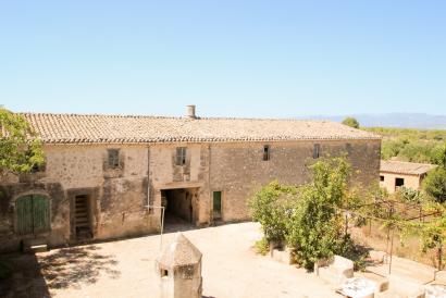 Manor house to renovate in Pina with a view to the Tramontana.