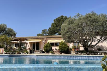 Villa construida en planta baja con 4 dormitorios, piscina y vistas al campo, Son Font, Calvia