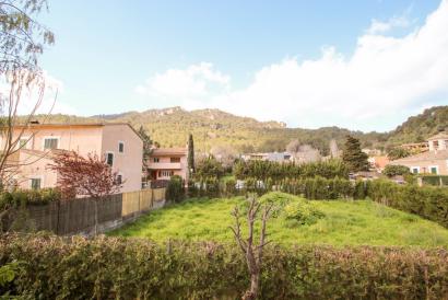 Beautiful house with garden in the center of the village of Esporlas