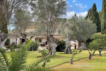 Spektakuläre Finca mit großen Gärten und Pool in der Region Son Sardina in Palma