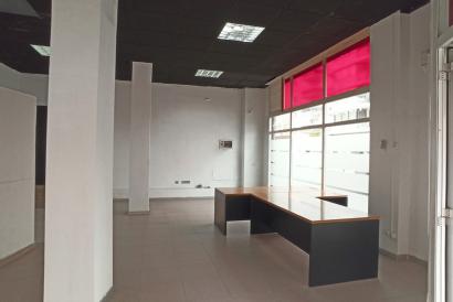 Commercial premises at street level of 65m2 with garage in Son Espanyolet area.