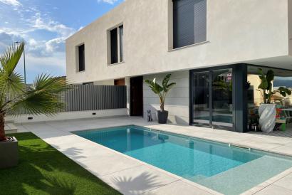 Moderna casa con jardín, piscina, terrazas, urbanización Sa Vinya, Marratxi