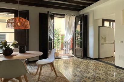 Beautiful and spacious apartment, 2 bedrooms, 2 bathrooms, balcony, Palma old town.