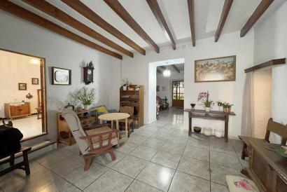 To renovate, charming village house with patio, terrace, 2 bedrooms, Son Servera.