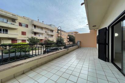 Appartement non meublé , terrasses, avec 4 chambres et parking près de la mer, à Portixol, El Molinar.