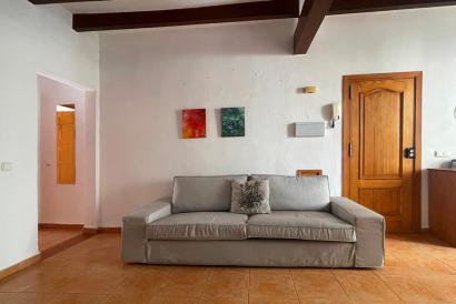 Furnished flat with 2 bedrooms, bathroom, porch, Plaza de Cort, Palma.