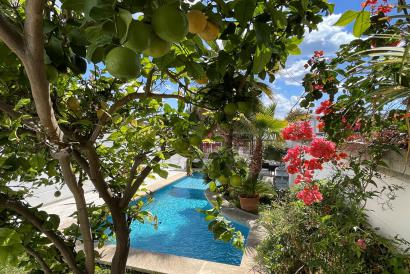 Magnificent villa of 283 m² with pool, sea view and garage in El Terreno, Palma.