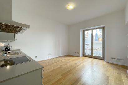 Modern unfurnished one-bedroom apartment in the Paseo del Borne area, Palma.
