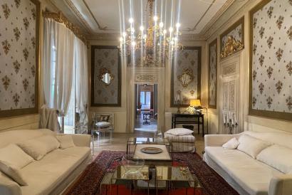 Very representative flat in noble floor with 3 bedrooms, area Plaza Mayor, Palma, parking optional.