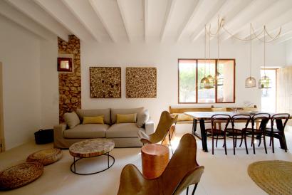 Finca with furnished Majorcan design house, 5 bedrooms and swimming pool in Llucmajor