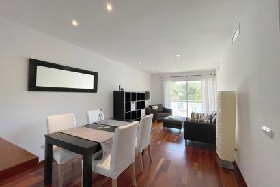 Furnished 2-bedroom flat, terrace, swimming pool and parking, Paseo Marítimo Palma