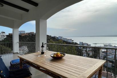 Villa with sea views in Puig Rom (Roses). 4 bedrooms, spacious terrace, sauna, and garage.