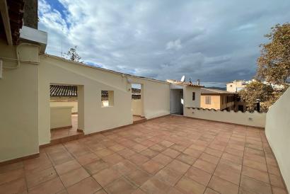Penthouse with private terrace in the La Lonja area, Old Town of Palma.