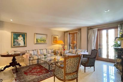 Elegant 3-bedroom apartment with parking on Paseo del Borne, Palma. Monthly rental.