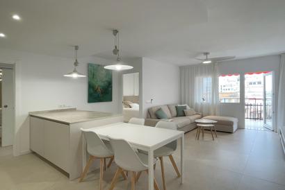 Brand-new furnished apartment with 2 bedrooms, 2 bathrooms, terrace and lift in the centre of Palma.